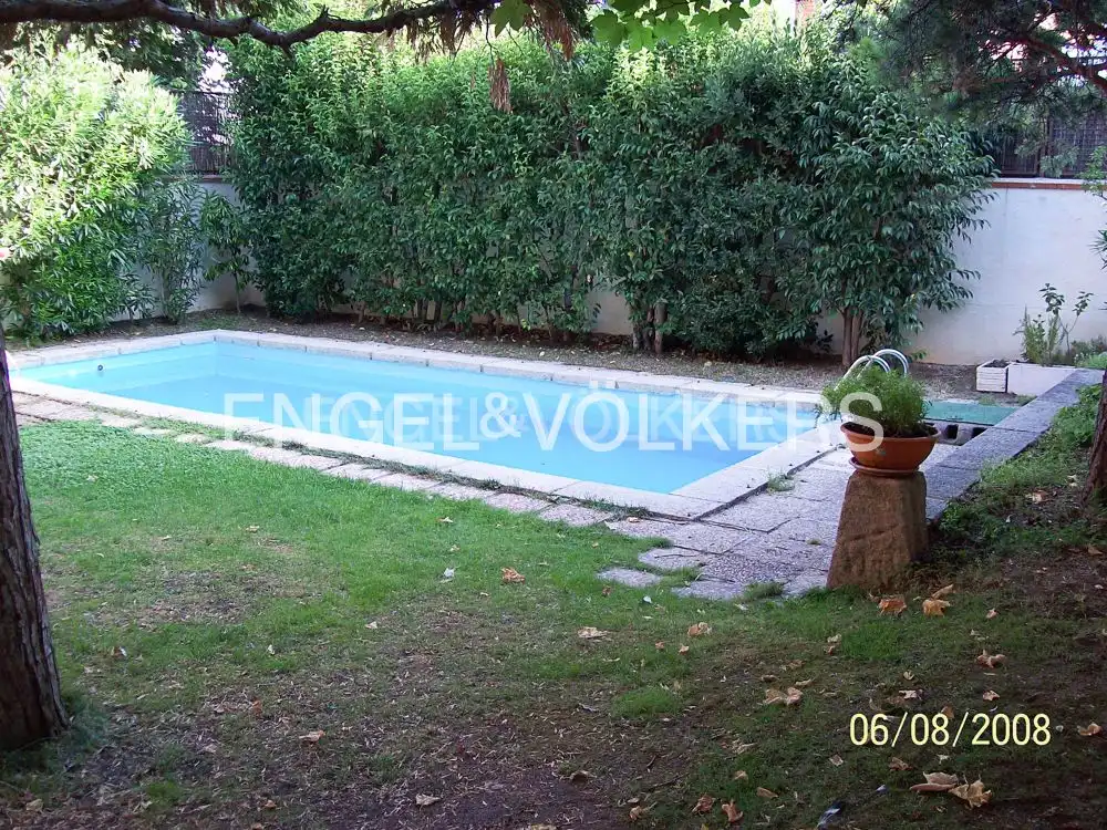 Swimming pool of Houses for rent in Madrid  with Air Conditioner, Heating and Private garden