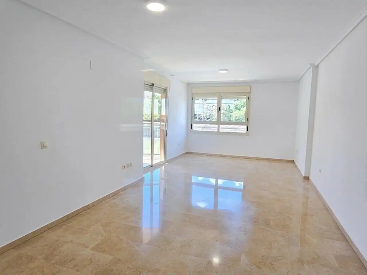 Sala d'estar de Pis de lloguer en Valencia amb Aire condicionat, Calefacció i Balcó