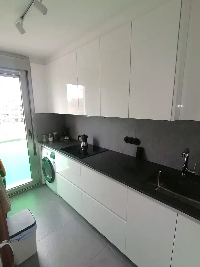 Cuina de Pis en venda en Gijón  amb Calefacció, Parquet i Traster