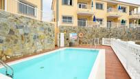 Schwimmbecken von Wohnungen zum verkauf in Mogán mit Klimaanlage, Terrasse und Balkon