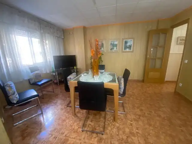 Comedor de Piso en venta en Rubí con Calefacción, Amueblado y Horno