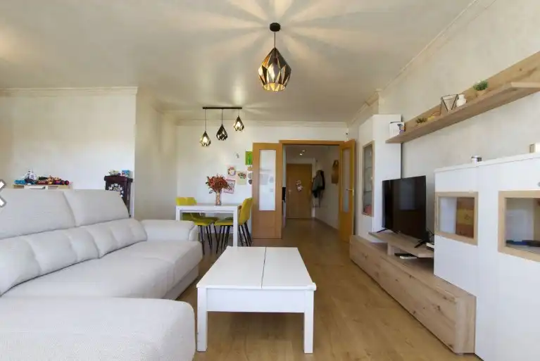 Wohnzimmer von Wohnung zum Verkauf in Marbella mit Klimaanlage, Heizung und Privatgarten