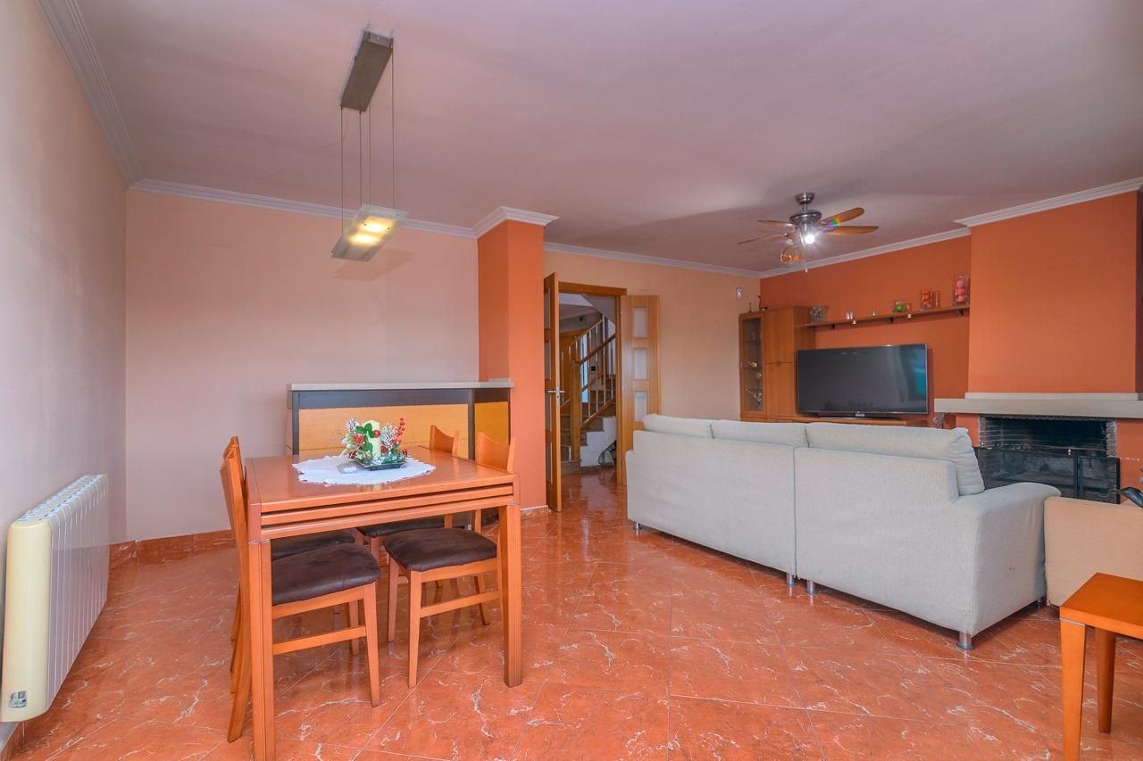 Sala d'estar de Casa o xalet en venda en El Pont de Vilomara i Rocafort amb Jardí privat, Terrassa i Piscina