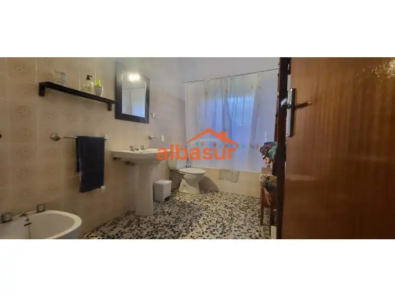 Baño de Casa o chalet en venta en Villanueva del Duque con Amueblado, Lavadora y Microondas
