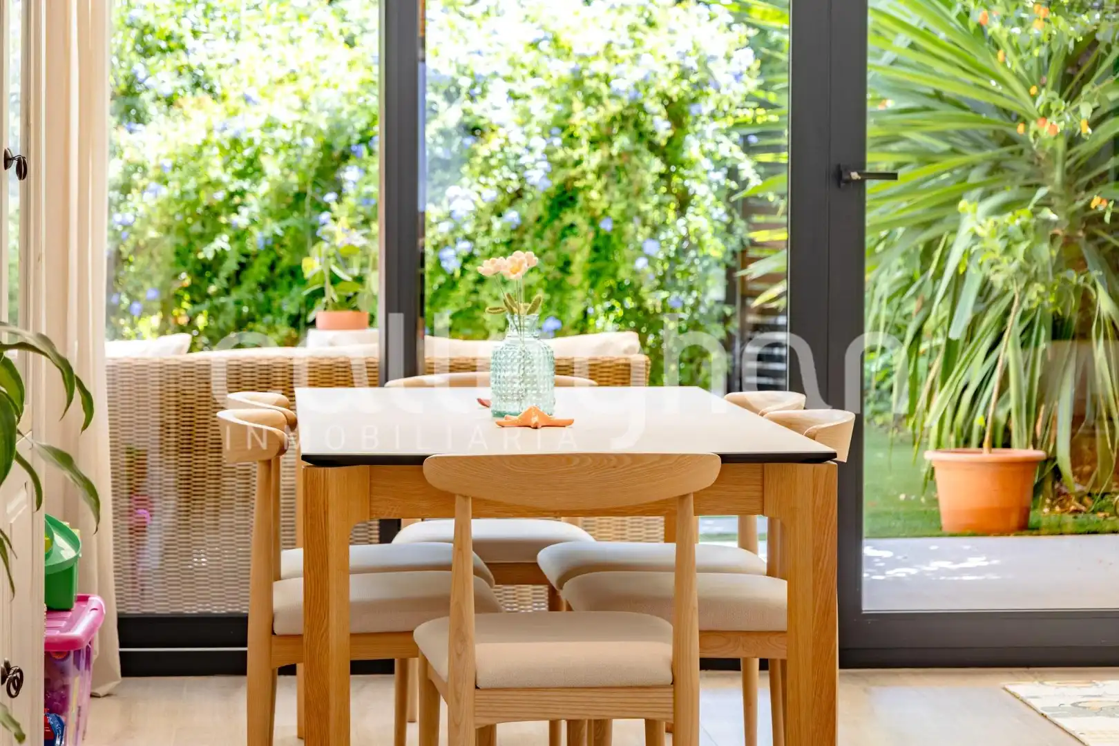 Comedor de Casa adosada en venta en Godella con Aire acondicionado, Calefacción y Jardín privado