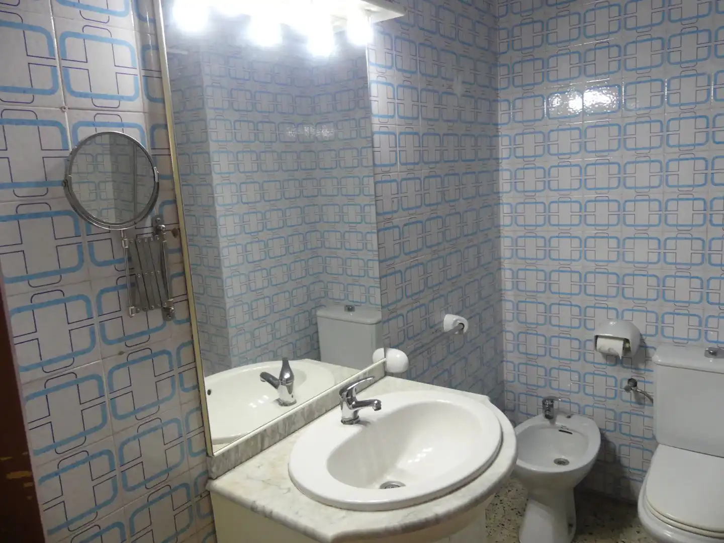 Bathroom of Apartments for sale in Vic  with Parquet flooring, Storage room and Balcony