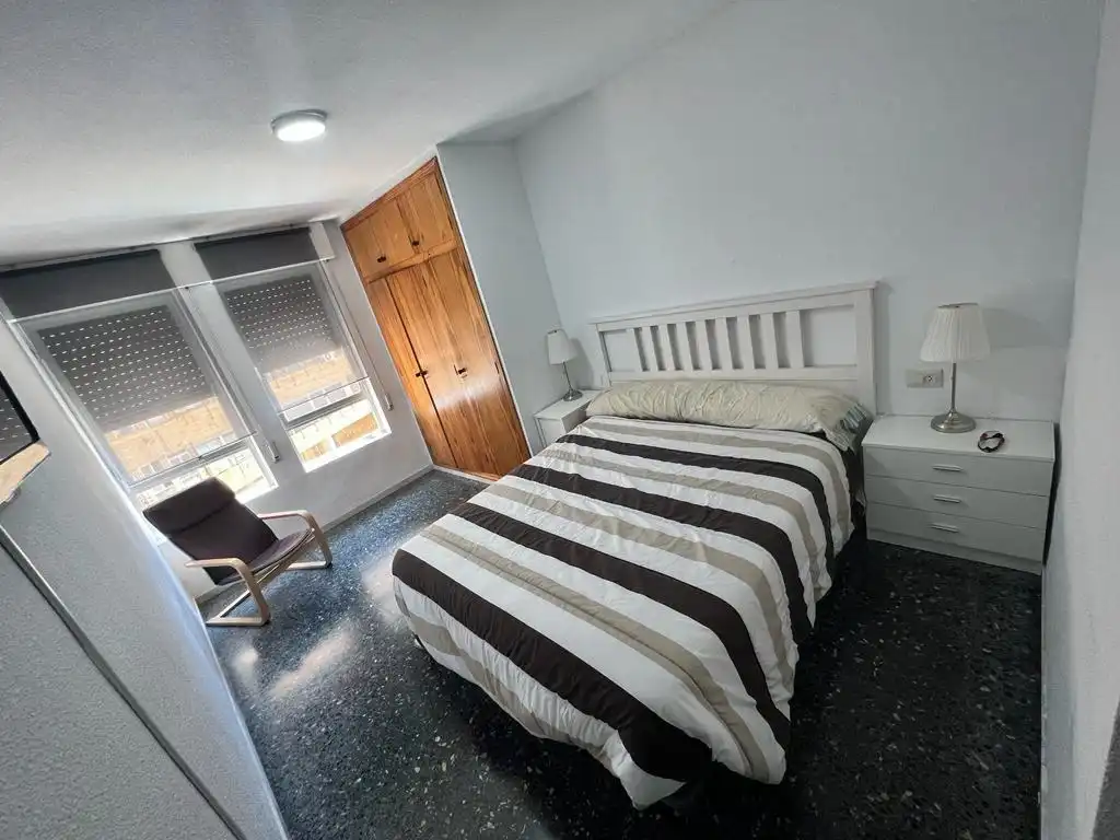 Habitación de Piso de alquiler en Elche / Elx con Jardín privado, Terraza y Amueblado