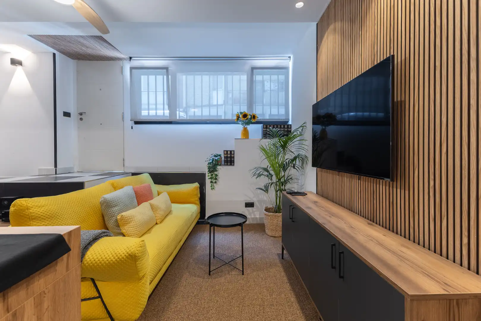 Sala de estar de Apartamento de alquiler en Madrid con Aire acondicionado, Calefacción y Amueblado