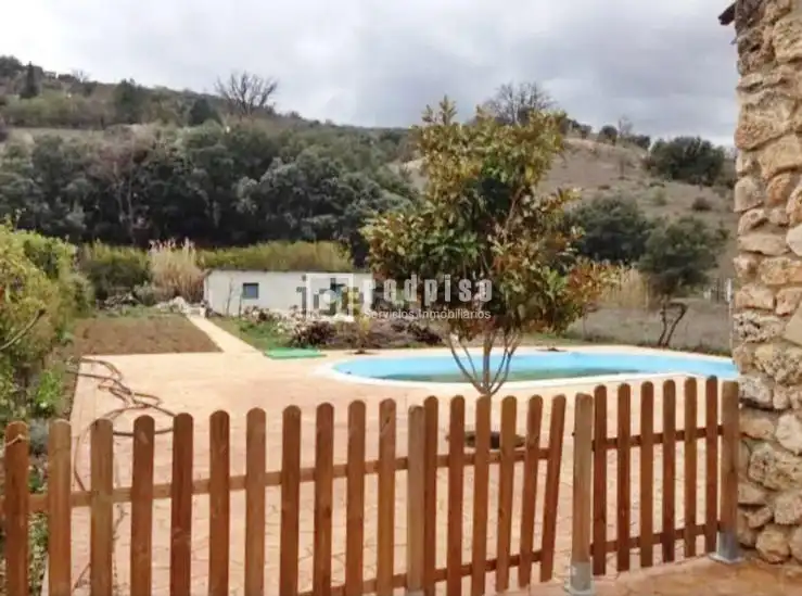 Jardí de Casa o xalet en venda en Hontoba amb Calefacció, Jardí privat i Traster