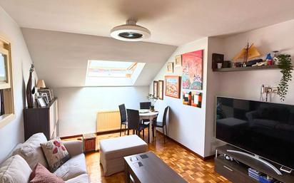 Sala d'estar de Àtic en venda en Langreo amb Calefacció, Parquet i Terrassa