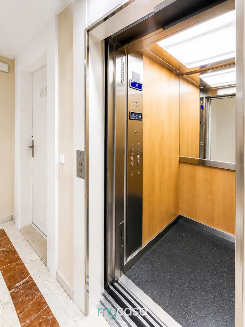 Piso en venta en Barcelona con Aire acondicionado, Calefacción y Parquet