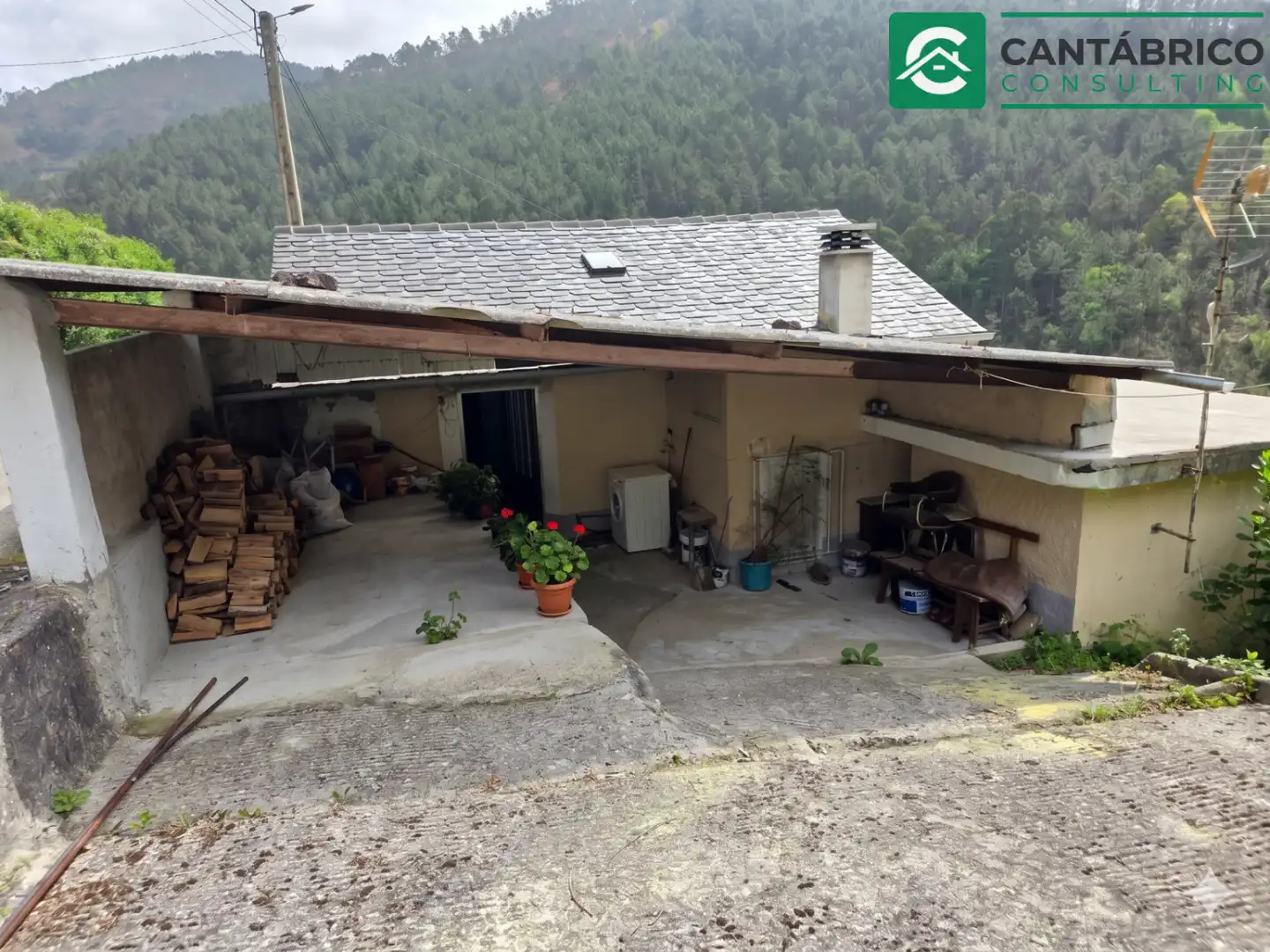 Aparcament de Casa o xalet en venda en Villayón amb Terrassa, Traster i Moblat