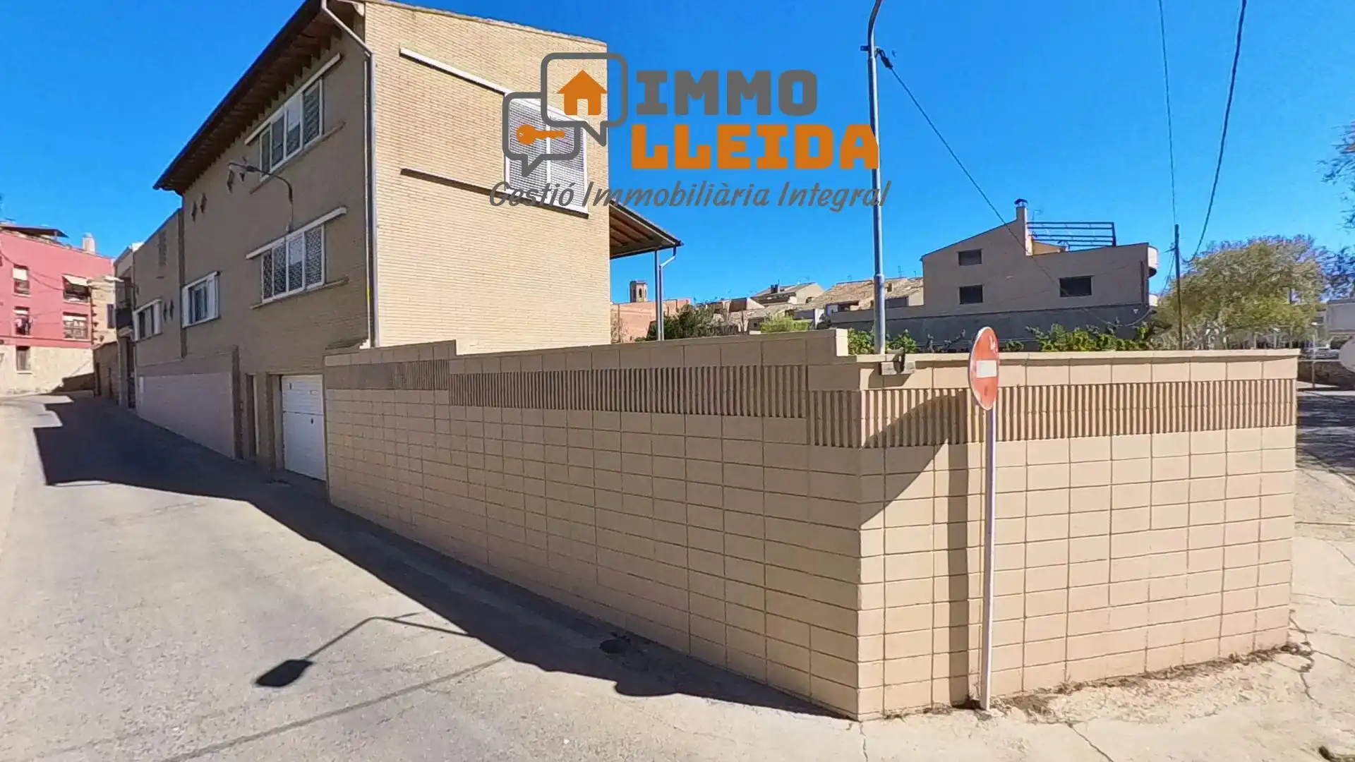 Vista exterior de Casa o xalet en venda en Tàrrega amb Calefacció, Terrassa i Moblat