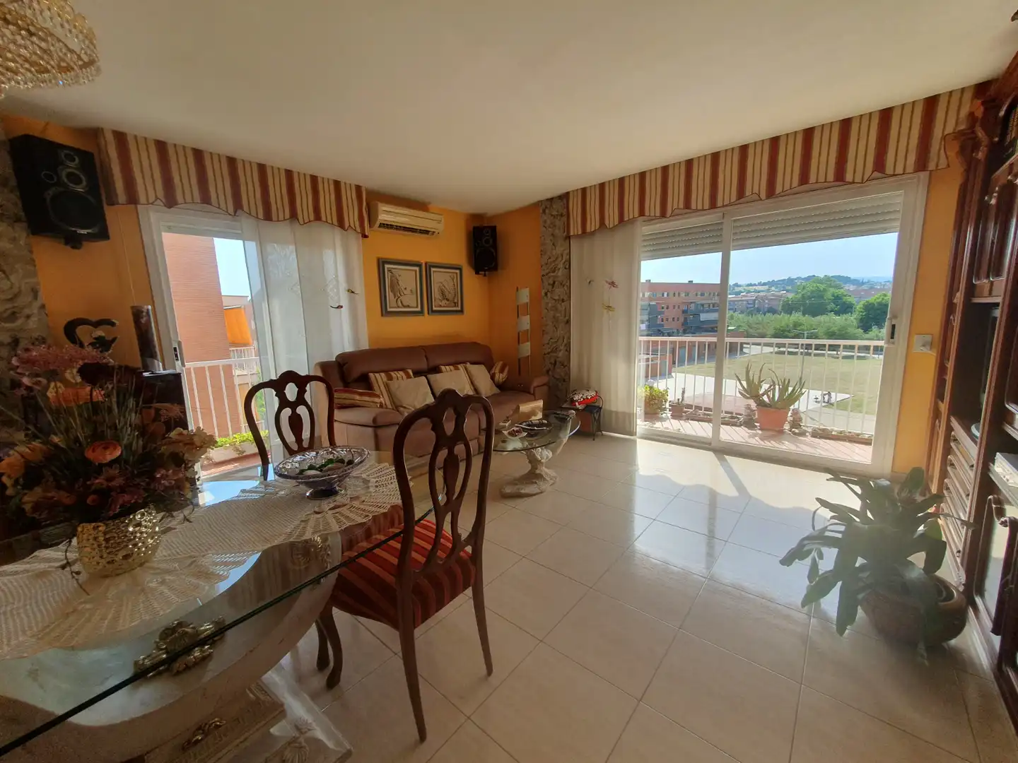 Sala de estar de Dúplex en venta en Canovelles con Aire acondicionado, Calefacción y Parquet