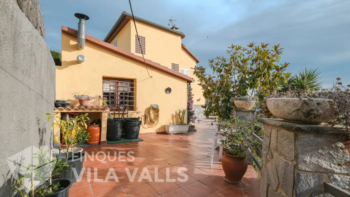 Vista exterior de Casa o xalet en venda en Caldes de Montbui amb Calefacció, Jardí privat i Terrassa