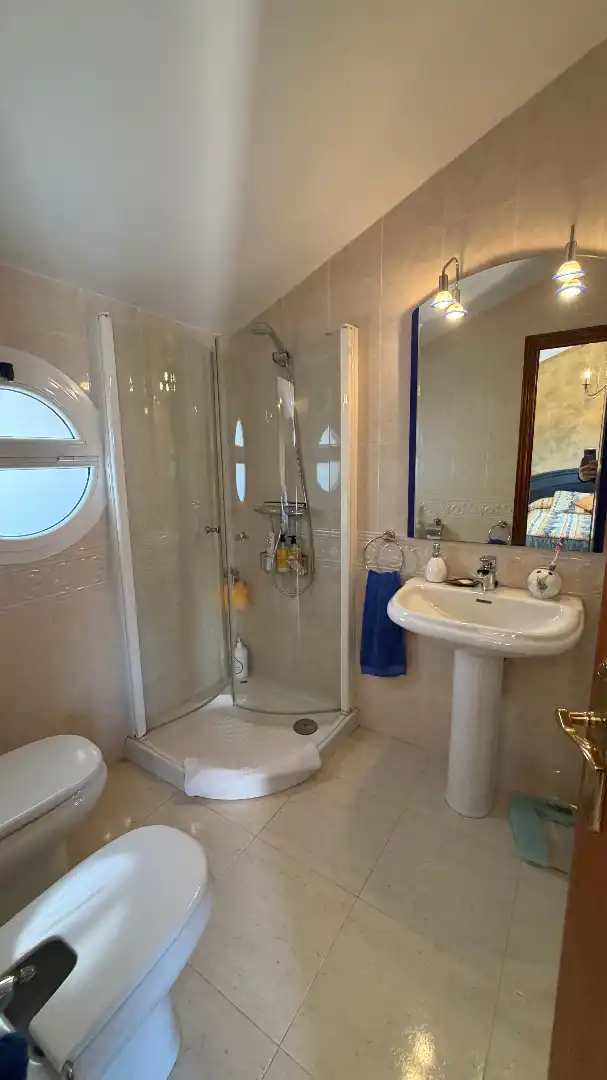 Baño de Casa adosada en venta en El Vendrell con Calefacción, Jardín privado y Terraza