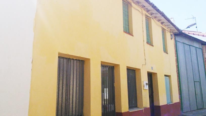 Vista exterior de Local en venta en Cervatos de la Cueza