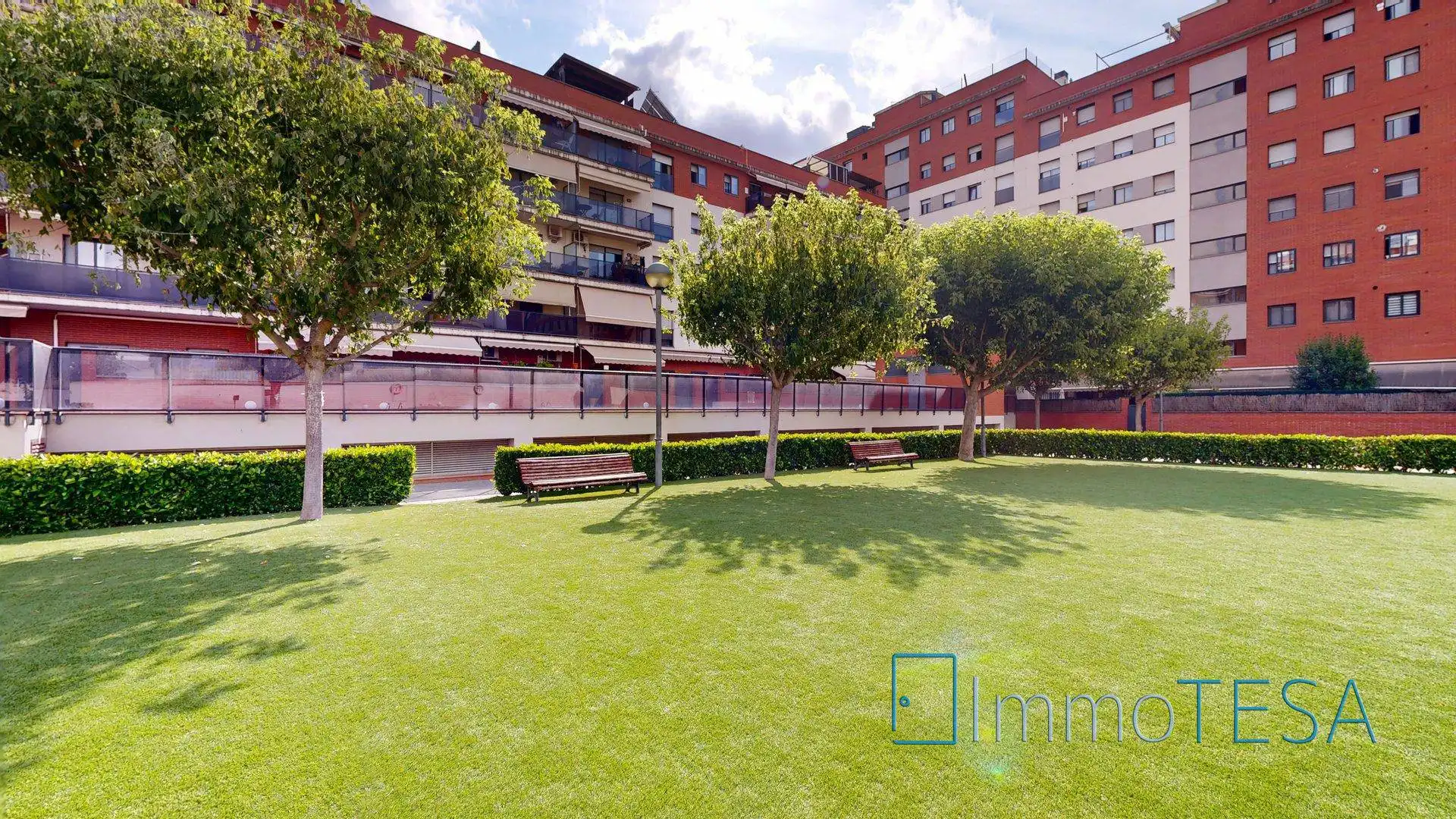 Vista exterior de Àtic en venda en Barberà del Vallès amb Aire condicionat, Calefacció i Parquet