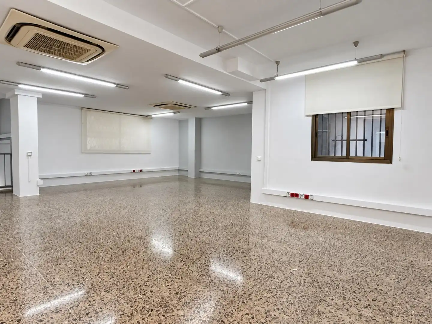 Oficina de alquiler en Les Corts