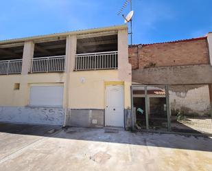 Vista exterior de Casa adosada en venda en La Fuliola