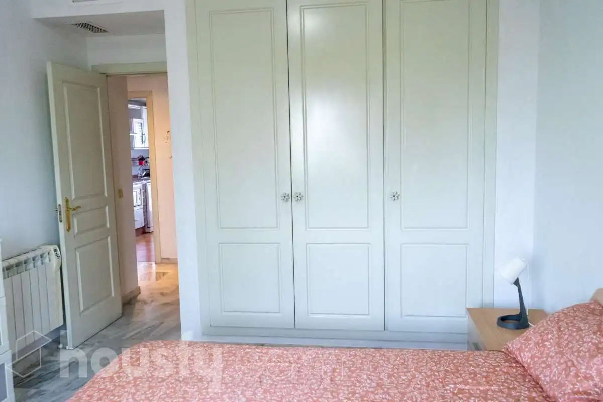 Schlafzimmer von Wohnung zur Miete in Sevilla mit Klimaanlage, Heizung und Terrasse