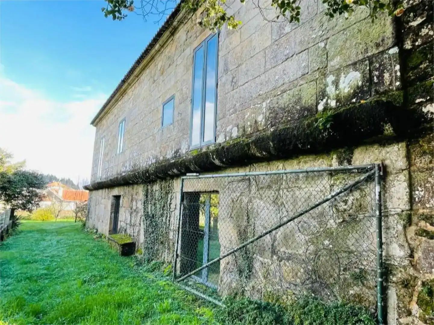 Vista exterior de Casa o xalet en venda en Meis amb Jardí privat, Piscina i Moblat