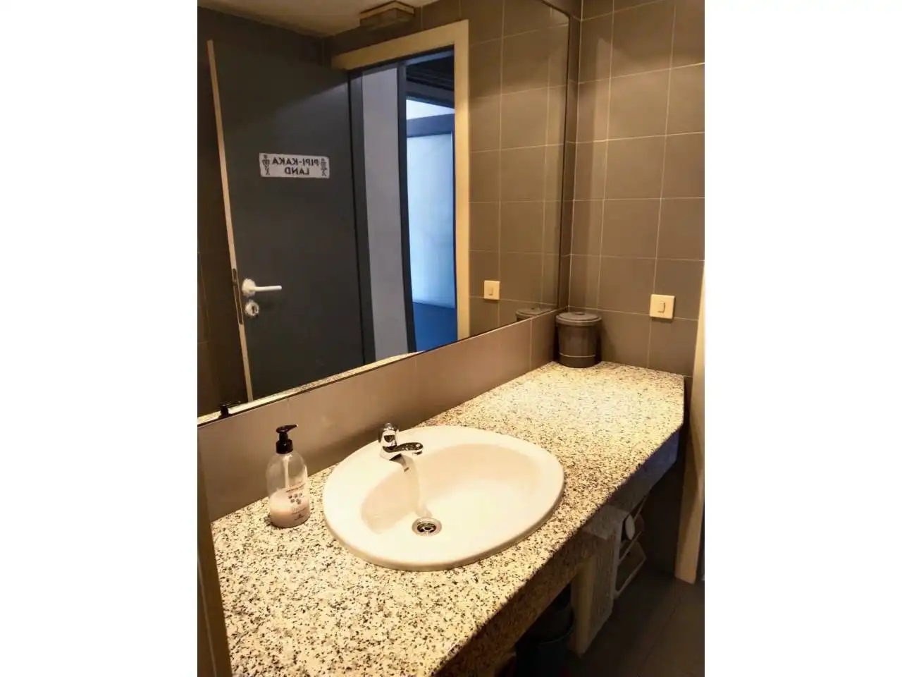 Badezimmer von Büro zur Miete in Burgos mit Klimaanlage