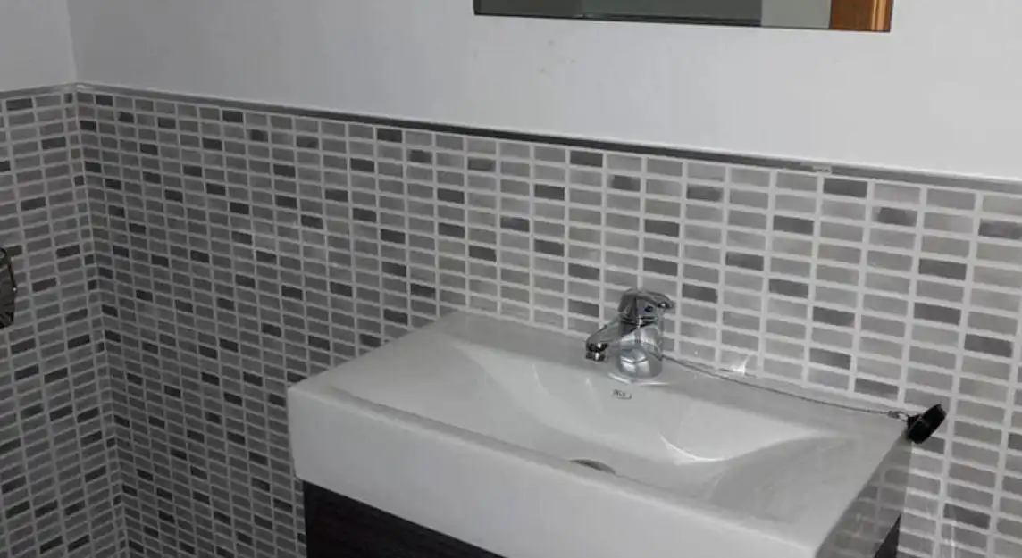 Baño de Piso en venta en Puebla de Lillo con Calefacción y Trastero