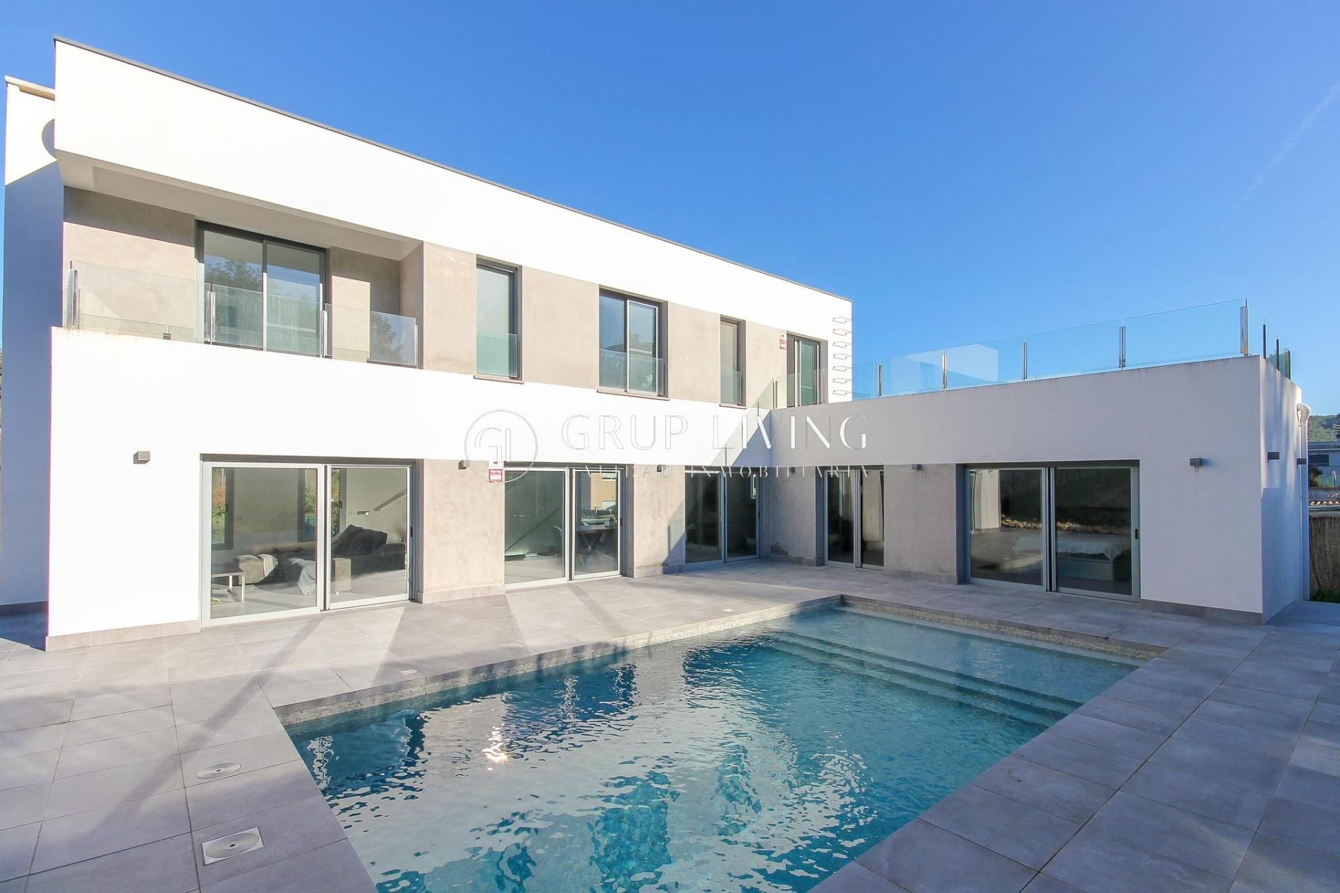 Exterior view of House or chalet for sale in Sant Pere de Ribes  with Air Conditioner, Heating and Private garden