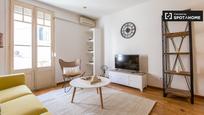 Sala d'estar de Pis de lloguer en L'Hospitalet de Llobregat amb Aire condicionat, Calefacció i Moblat