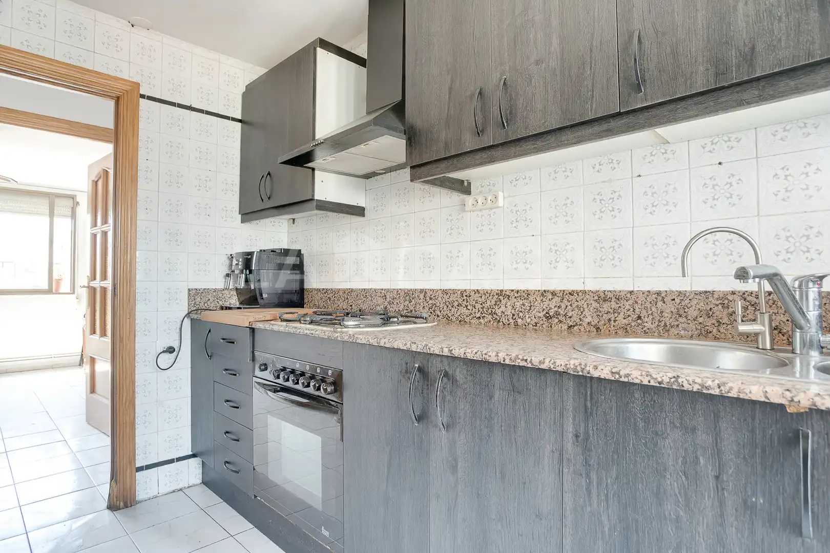 Kitchen of Flat for sale in L'Hospitalet de Llobregat