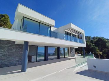 Casa amb balcó en venda a La Zagaleta