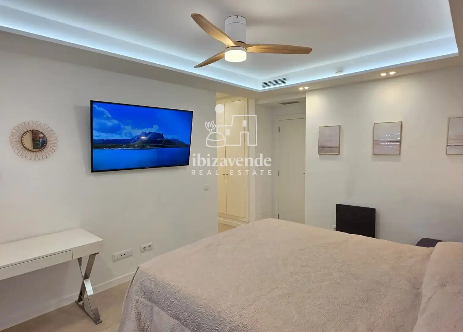 Habitación de Dúplex en venta en Santa Eulària des Riu con Aire acondicionado, Terraza y Piscina