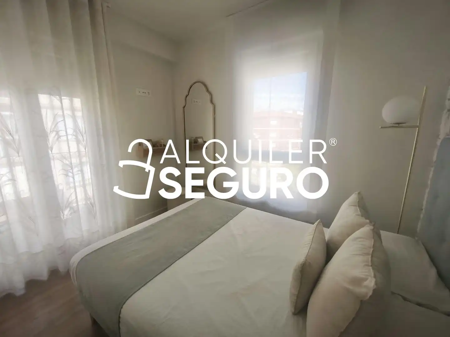 Bedroom of Flat for rent in Zaragoza  with Air Conditioner, Heating and Furnished
