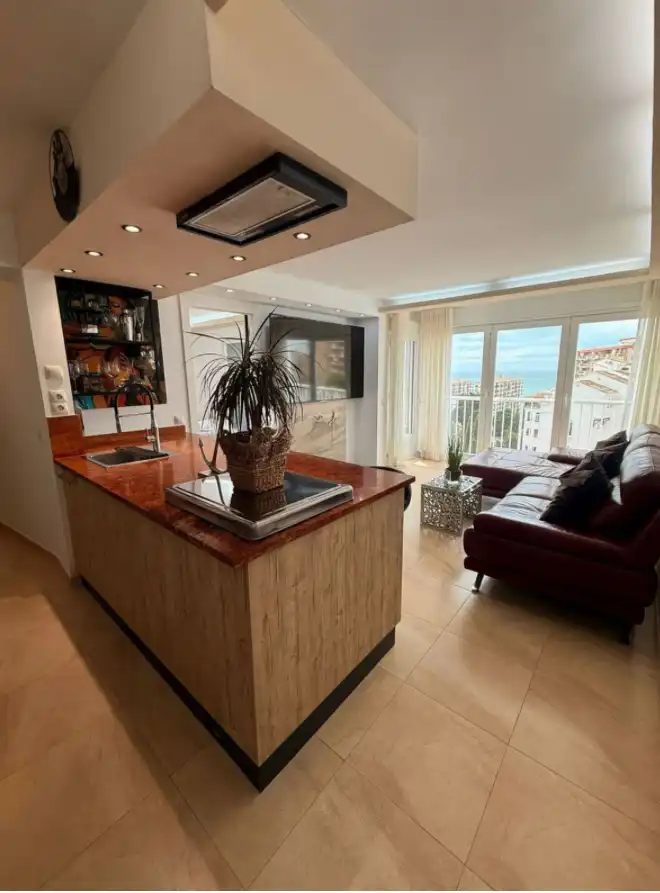 Piso con piscina en venta en Puerto Marina