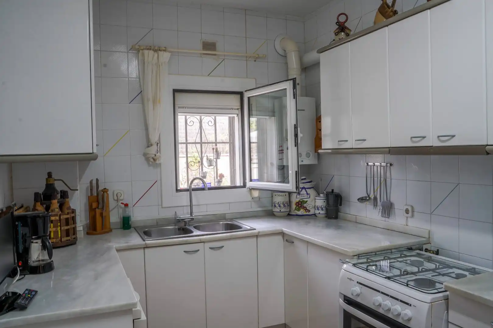 Cuina de Casa o xalet en venda en Cunit amb Terrassa, Piscina i Moblat