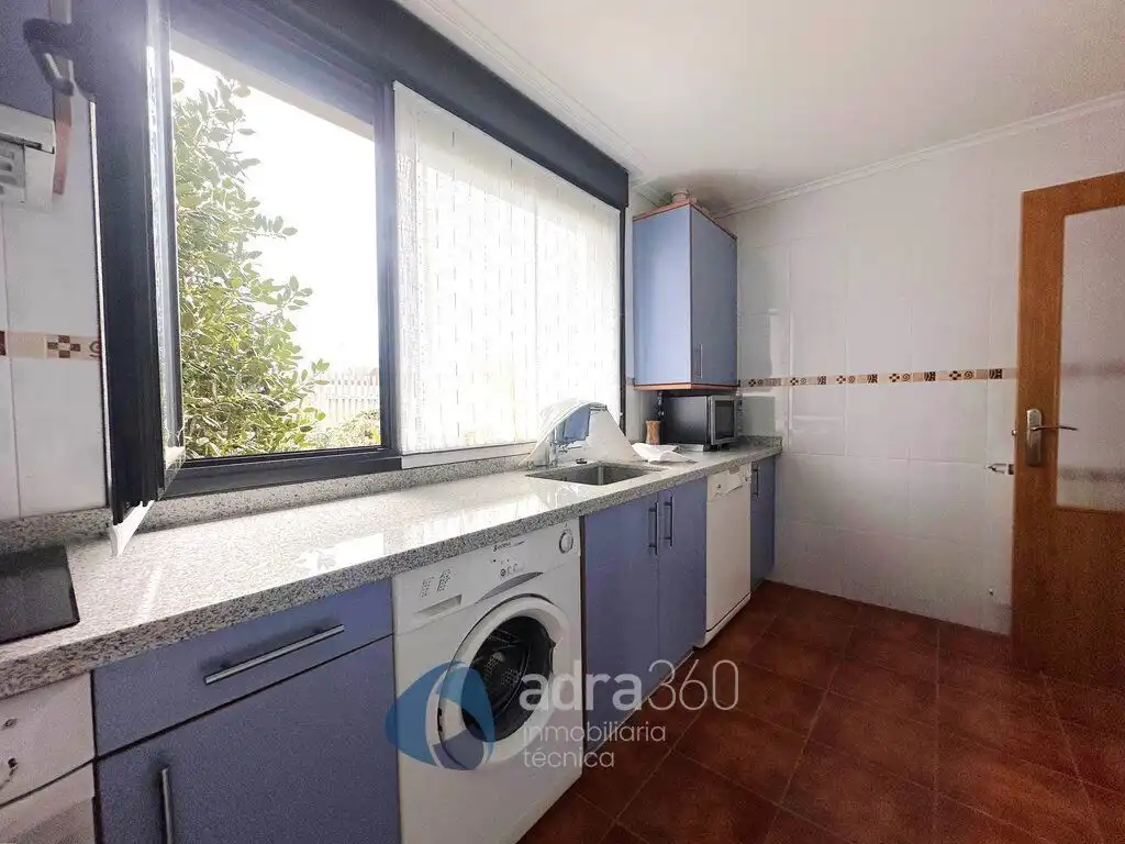 Cuina de Casa o xalet en venda en Cirueña amb Calefacció, Jardí privat i Terrassa