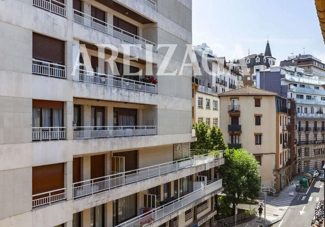 Vista exterior de Piso en venta en Donostia - San Sebastián  con Calefacción y Balcón