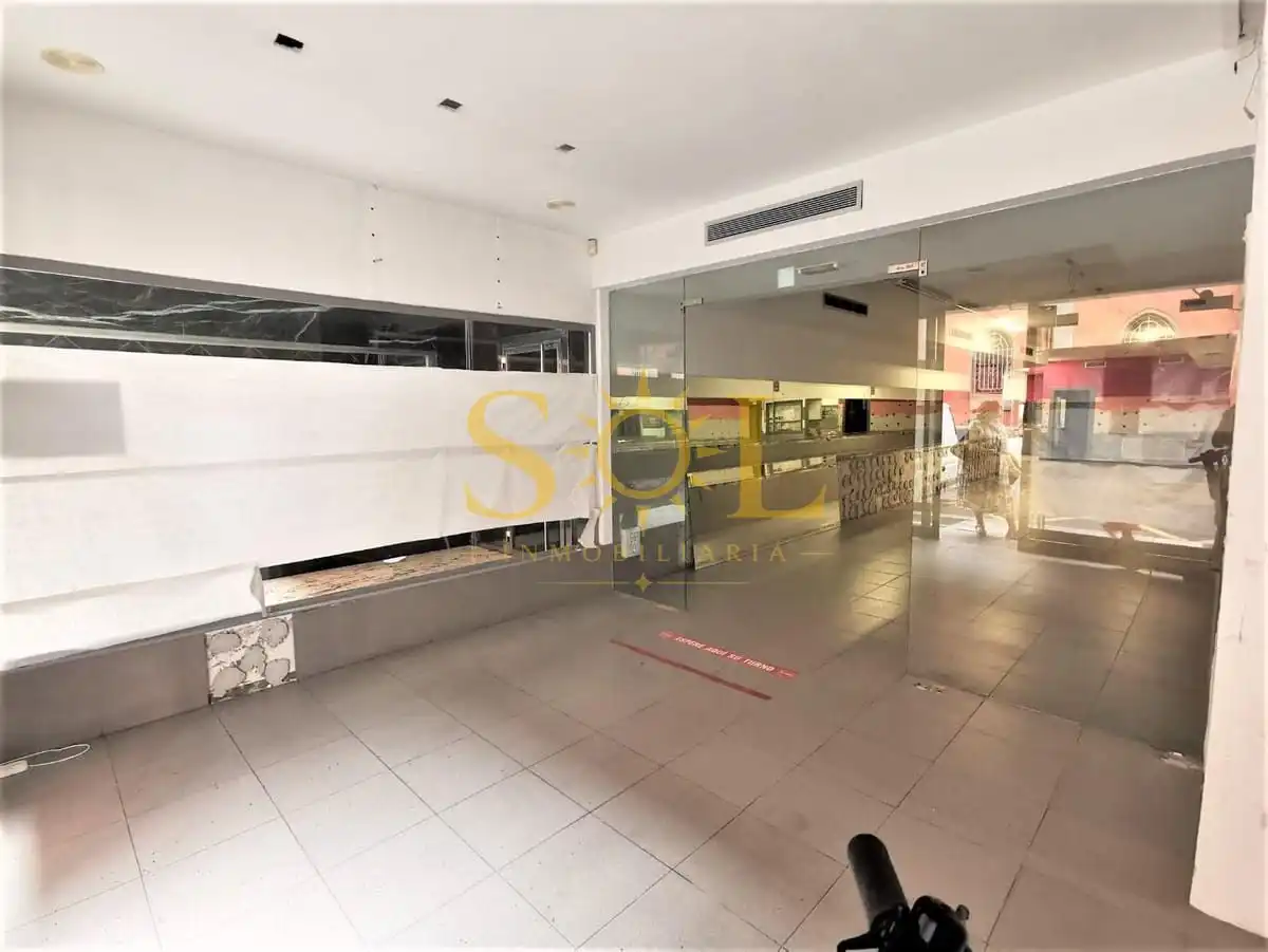 Local comercial en venda a Calle Alfonso V 11, imagen 4