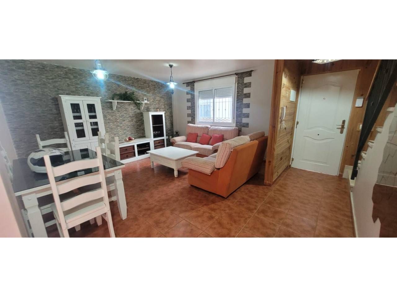 Vista exterior de Casa o xalet en venda en La Línea de la Concepción amb Moblat