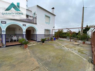 Chalet en venta en Cabra