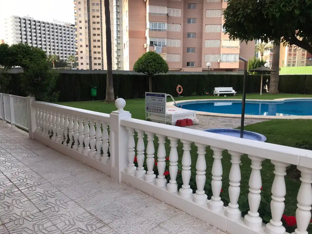 Piscina de Piso en venta en Benidorm con Aire acondicionado, Piscina y Amueblado