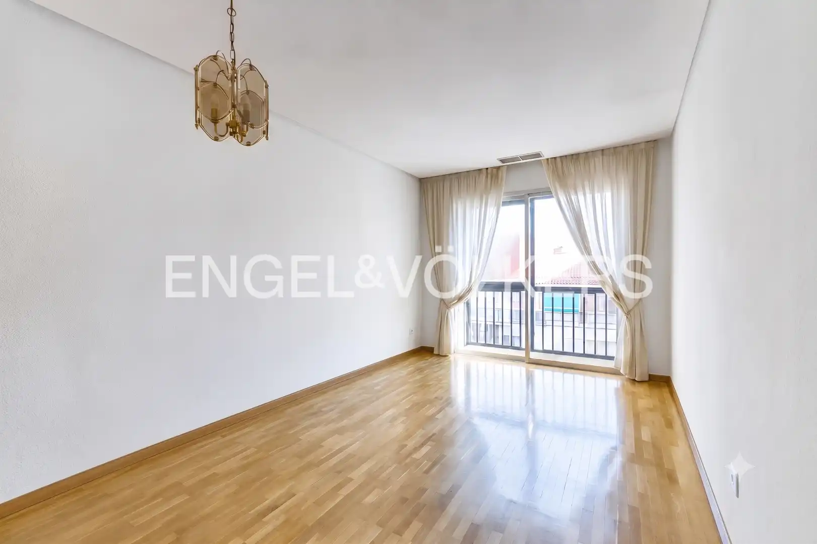 Living room of Flat for rent in Madrid  with Air Conditioner, Heating and Furnished