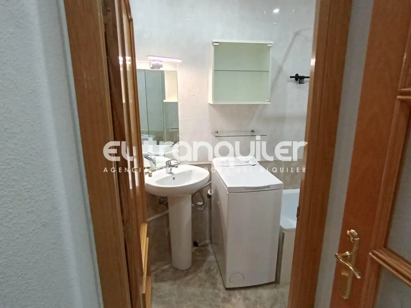 Baño de Piso de alquiler en Madrid con Amueblado y Lavadora