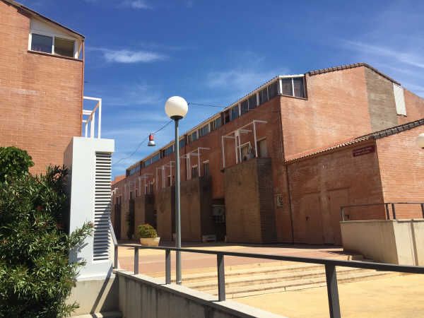 Vista exterior de Casa adosada en venda en Reus amb Piscina