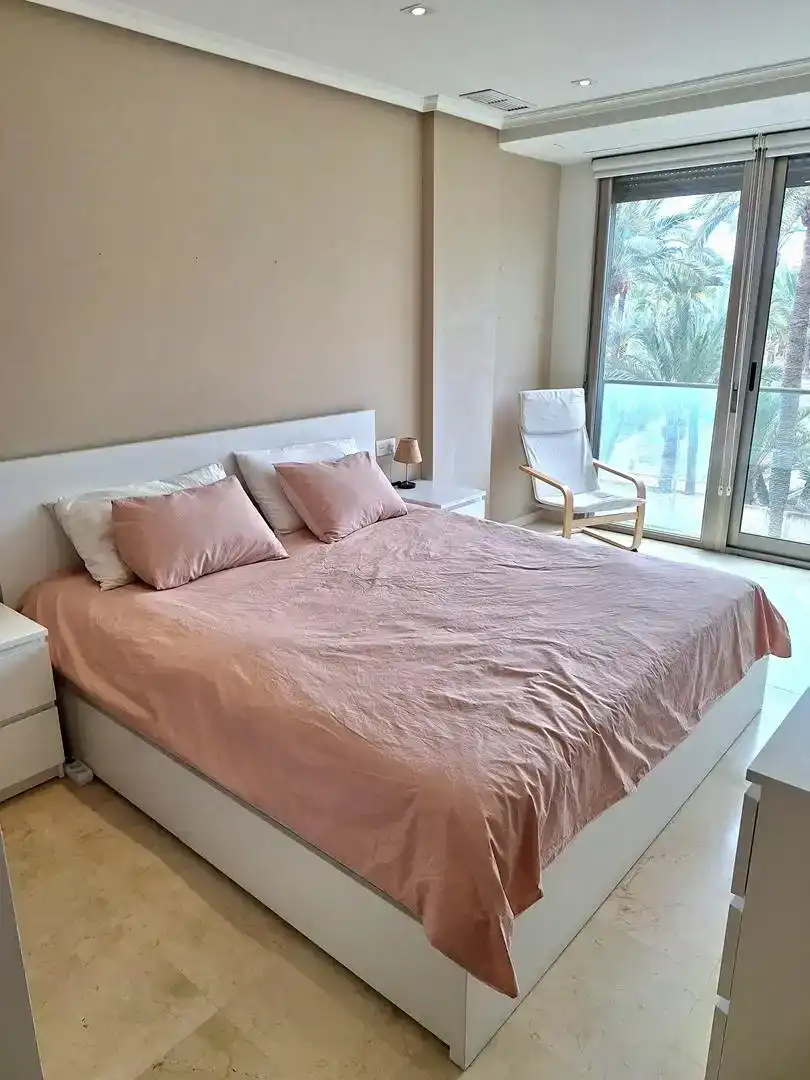 Schlafzimmer von Wohnung zur Miete in Elche / Elx mit Klimaanlage und Möbliert