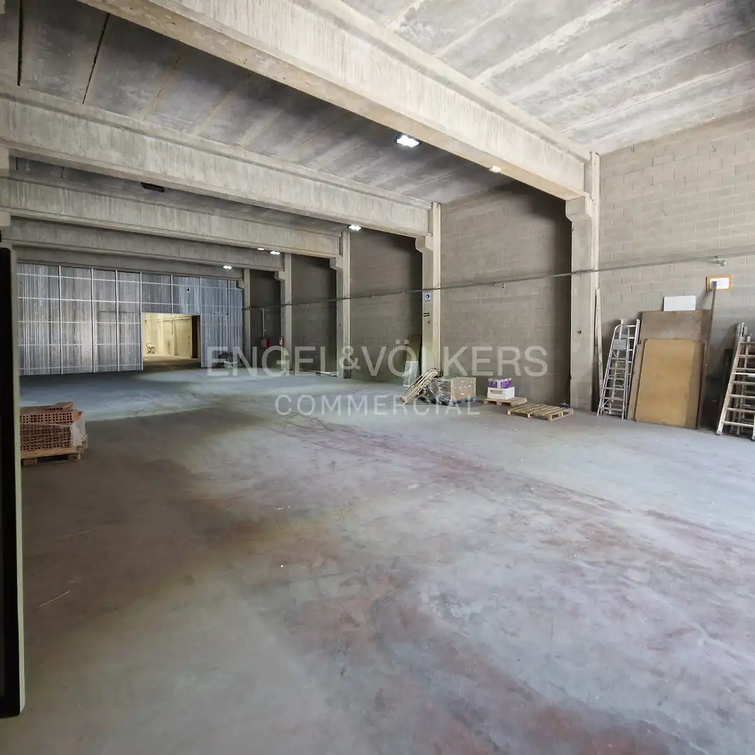 Nave industrial en venta en Sant Feliu de Llobregat