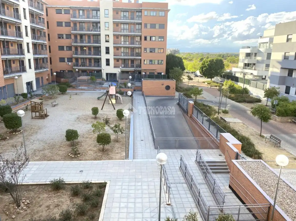 Terraza de Piso en venta en Alcalá de Henares con Calefacción