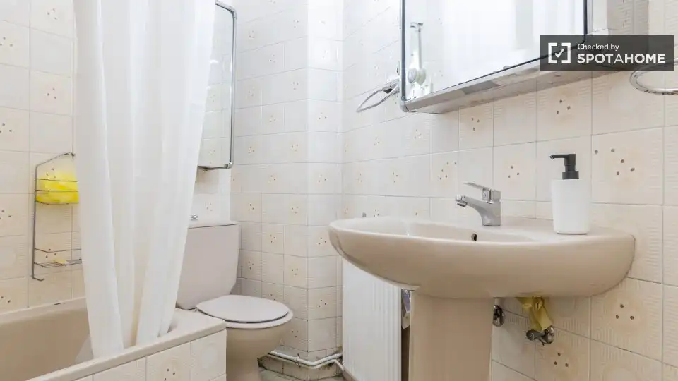 Baño de Piso para compartir en Alcobendas con Aire acondicionado, Calefacción y Terraza