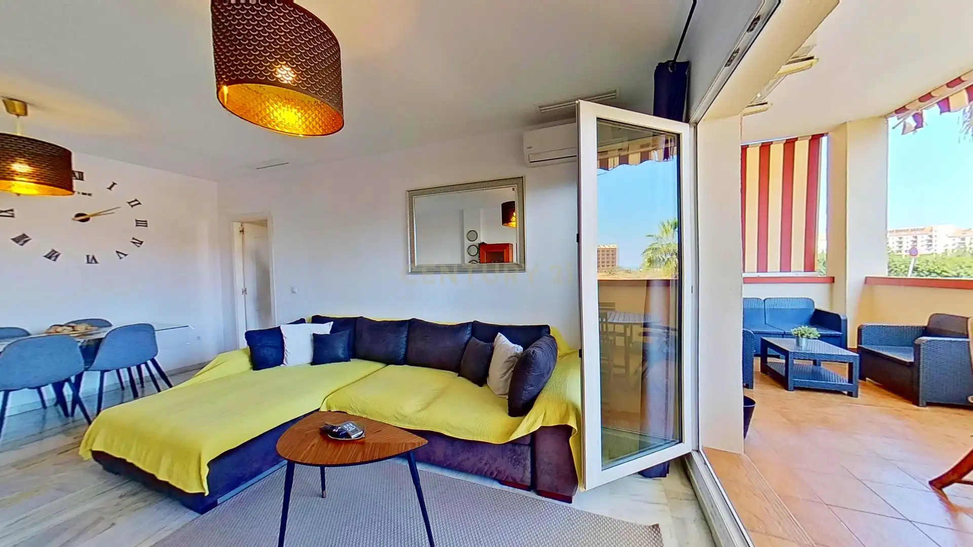 Sala de estar de Piso en venta en Benalmádena con Aire acondicionado, Trastero y Horno